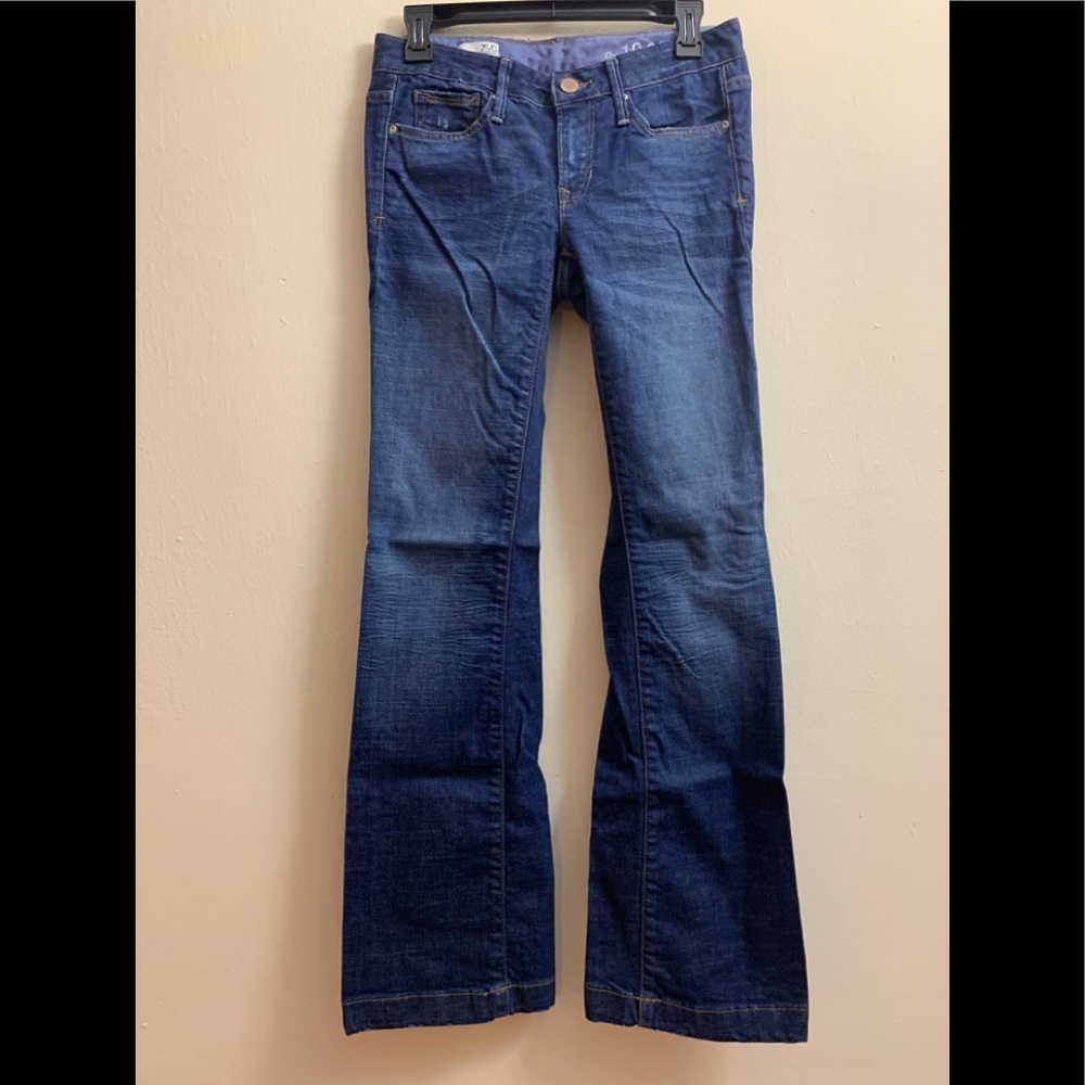GAP MEDIUM WASH DISTRESSED LONG & LEAN JEANS NWOT